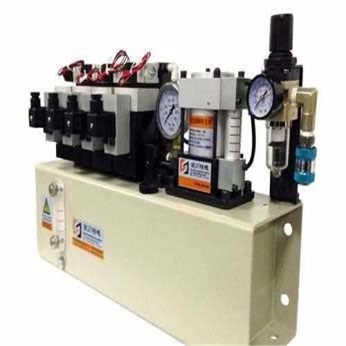 液压锁模系统图片