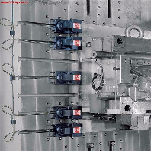 液压锁模系统图片