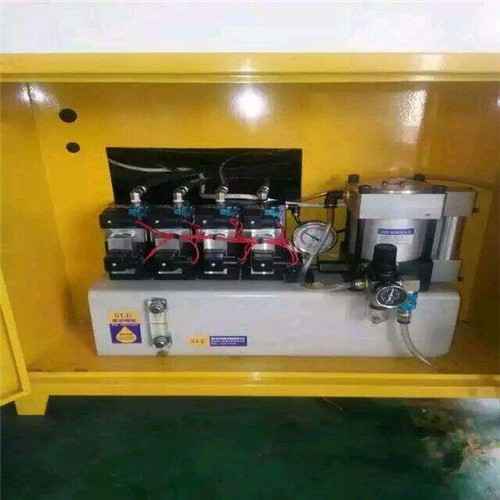 液压锁模系统图片